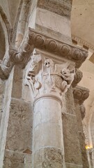 Les magnifiques chapiteaux romans de la basilique Sainte-Marie-Madeleine de V&eacute;zelay