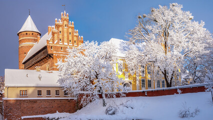 Śnieżna zima w Olsztynie. Zamek Kapituły Warmińskiej. © Janusz Lipiński