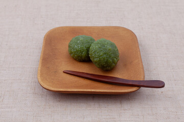 よもぎおはぎ 日本の和菓子 テーブル
