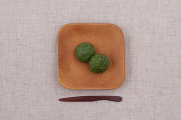 よもぎおはぎ 日本の和菓子 テーブル