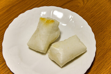 こんがりと軽く焼色のついた2つの切り餅