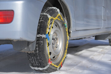 タイヤに巻いたチェーン © 聡志 木村