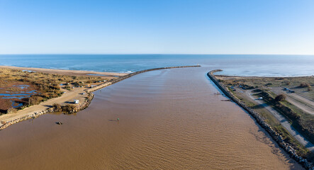L'embouchure du fleuve  Aude aux cabanes de Fleury d'aude .
Occitanie, France.