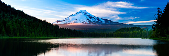 Volcano mountain Mt. Hood, in Oregon, USA.