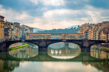 Obraz premium Ponte vecchio, the medieval stone,arch bridge, symbol of Florence over Arno river.