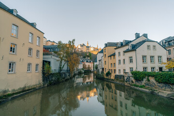 Obraz premium View of the old town of Luxembourg from the Grund district of the Luxembourg city of Luxembourg - 1 oct 2025