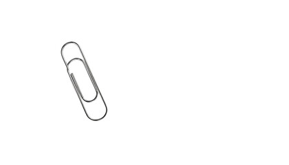Obraz premium A silver paperclip on transparent background for office and stationery concepts