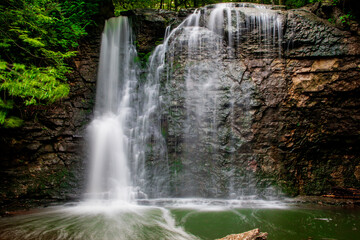 Obraz premium Hayden Run Falls in Spring, Columbus, Ohio
