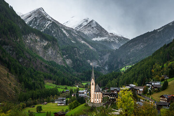 Fototapeta premium Saint Vincent Church in Heiligenblut town, Austria