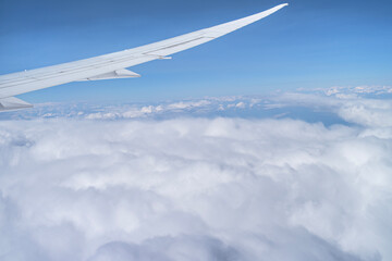 Fototapeta premium high altitude fluffy white cumulus clouds