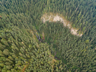 Cascada de Los Diamantes y paisaje boscoso en el Parque Nacional Izta-Popo, Estado de M&eacute;xico.