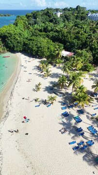 Vista a&eacute;rea de Cayo Levantado en la Bah&iacute;a de Saman&aacute;, Rep&uacute;blica Dominicana