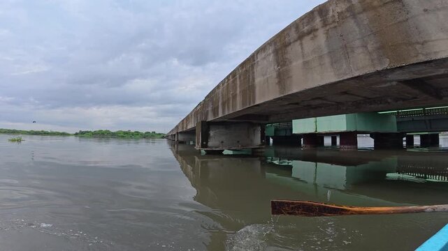 Best tourist spot in chennai - Muttukadu Boat House is a water sport facility rowing, wind surfing, water skiing & speedboat riding. East Coast Road at Muttukadu, Kanchipuram, Tamil Nadu. India tours.