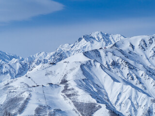 冠雪した北アルプスの山並み　長野県白馬村