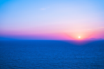 Obraz premium ギリシャのサントリーニの美しい夕日