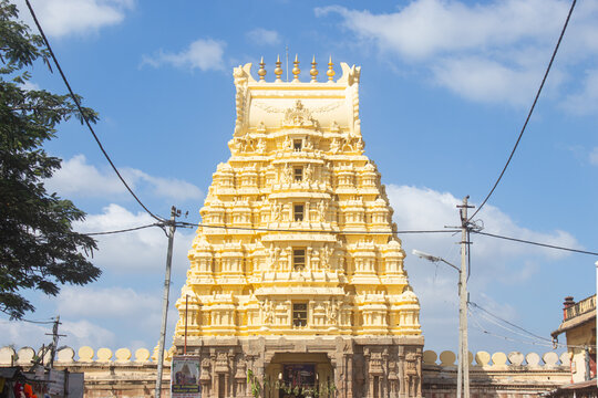 India, Karnataka, Mysuru, Beautiful View Gopuram and Main Entrance of Sri Ranganathaswamy Temple, Dedicated To Lord Vishnu, Originally Built in 9th Century in Ganga Dynasty, Srirangapatna.
