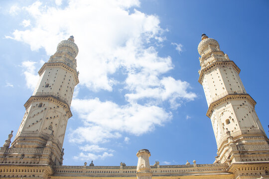 India, Karnataka, Mysuru, Beautiful View of Yellow Minaret of Masjid-i-Ala Srirangapatna, Tipu Sultan's Prayer Masjid.