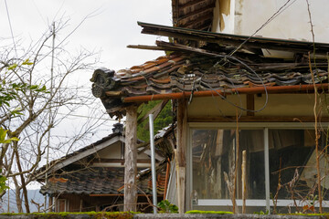 An abandoned house in a dilapidated marginal village
