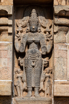 India, Tamil Nadu, Chidambaram, Beautiful Carving Sculptures of Hindu Supreme Deities and Saints on the Main Gopuram of Thillai Nataraja Temple, the 10th Century Chola Dynasty Lord Shiva Temple.