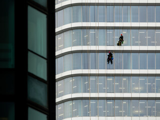 Nettoyeur de vitre sur gratte-ciel