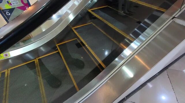 Clip of an indoor escalator staircase in operation. Videography of the application of conveyor belt technology in a mall in Indonesia in 4K HD resolution.