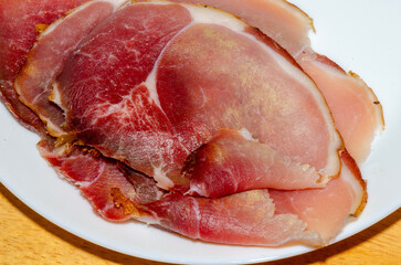 Roher Schweineschinken
