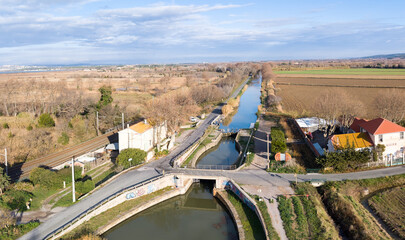 L'&eacute;cluse de Mandirac sur le canal de la Robine entre Narbonne et Port la Nouvelle .