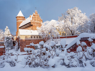  Śnieżna zima w Olsztynie. Zamek Kapituły Warmińskiej. © Janusz Lipiński