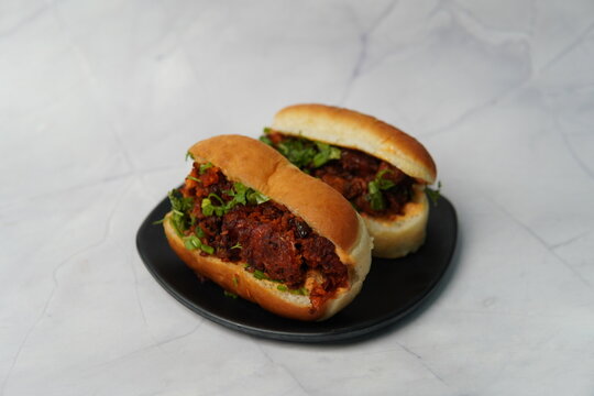 Paneer Chilly Roll is a delicious Indo-Chinese fusion street food made with crispy chilli paneer, saut&eacute;ed capsicum and onions, wrapped in a soft roti or paratha. This vegetarian roll is spicy, flavorf