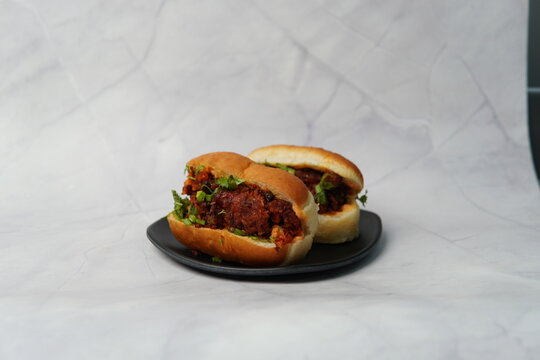 Paneer Chilly Roll is a delicious Indo-Chinese fusion street food made with crispy chilli paneer, saut&eacute;ed capsicum and onions, wrapped in a soft roti or paratha. This vegetarian roll is spicy, flavorf