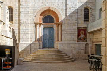 narrow street in jerusalem