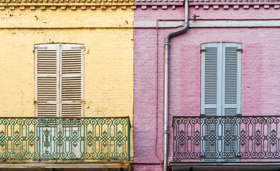 Mur d'un b&acirc;timent ancien aux tons pastels, Hauts-de-France, France