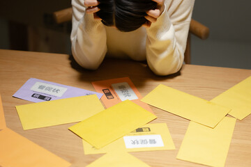 督促状に悩む女性