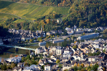 Aussicht auf die Mosel und Traben-Trarbach vom Ort Starkenburg im Landkreis Bernkastel-Wittlich in...