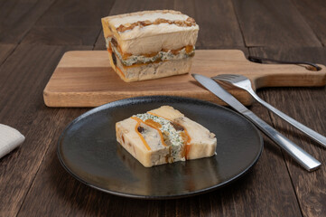 ドライフルーツとナッツを贅沢に練り込んだ濃厚チーズテリーヌ