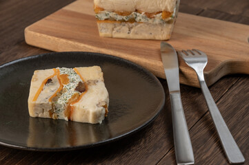 ドライフルーツとナッツを贅沢に練り込んだ濃厚チーズテリーヌ