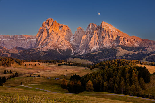 Sunset at Seiser Alm (Alpe di Siusi), Dolomits with Langkofel and Plattkofel