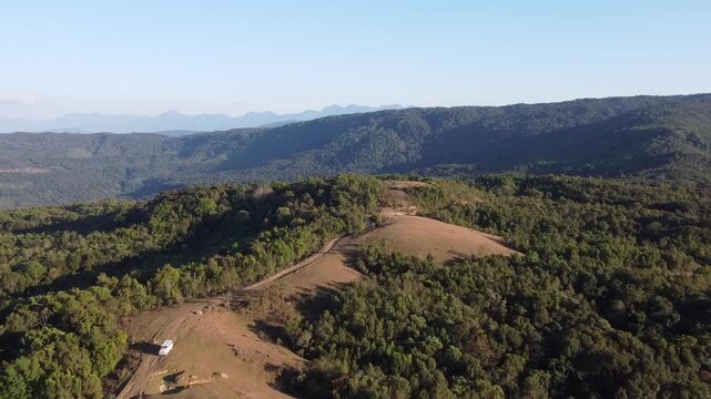 Defying the ordinary: Soaring over Assam's best-kept secret &ndash; Indunglo Valley 🪂 Where dreams meet endless greens.
