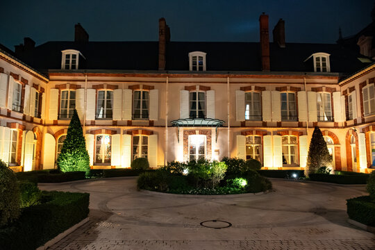 Walking in Epernay, capital of Champagne wine making region, street view, houses, parks, winter in France