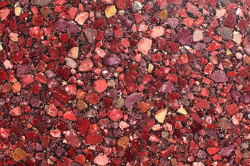 赤色の石の模様が見える地面の表面