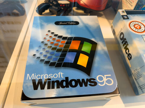 Microsoft Windows 95 Software Box Display