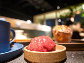 甘酸っぱい至福、カフェのベリージェラート