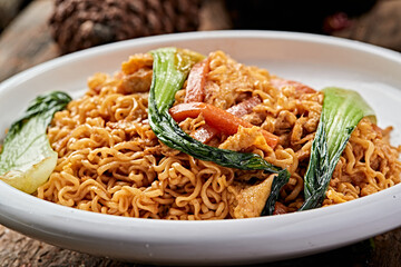 Ham sauce stir-fried instant noodles