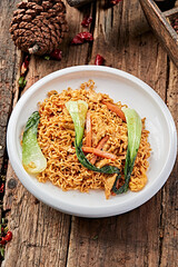 Ham sauce stir-fried instant noodles