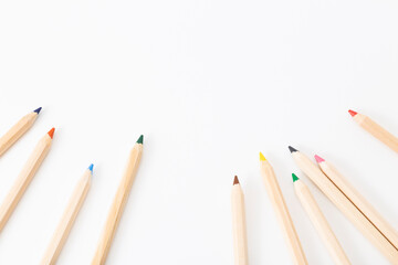 スケッチブックと色鉛筆