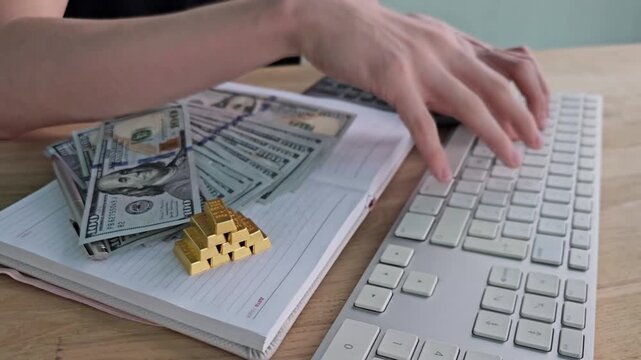 Investment tips for beginners focusing on gold and cash management strategies at home
