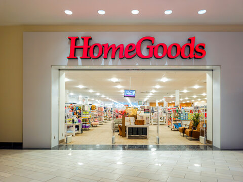 New Hartford, NY - Dec 28, 2025: Close-up view of HomeGoods mall storefront, a U.S. home furnishings retailer founded in 1992 with over 900 stores nationwide