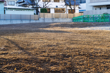 住宅街の空き家を取り壊し更地にした土地