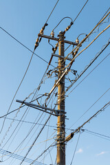 電柱と電線の交差