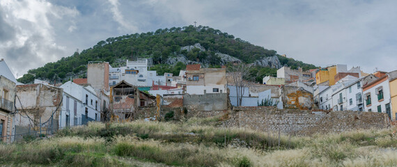 Vista de la cruz de Santa Catalina desde la zona de Buenavista, Ja&eacute;n, Andaluc&iacute;a, Espa&ntilde;a
